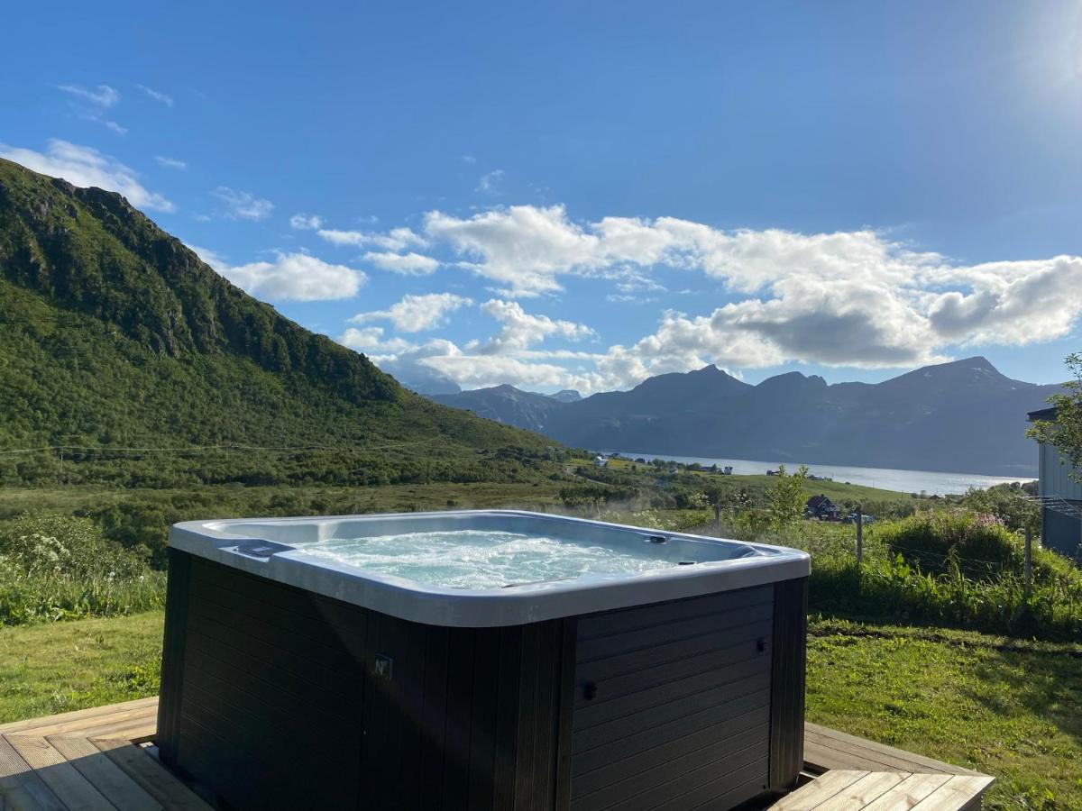 Villa Med Jacuzzi Og Nydelig Utsikt Gravdal  Exterior foto