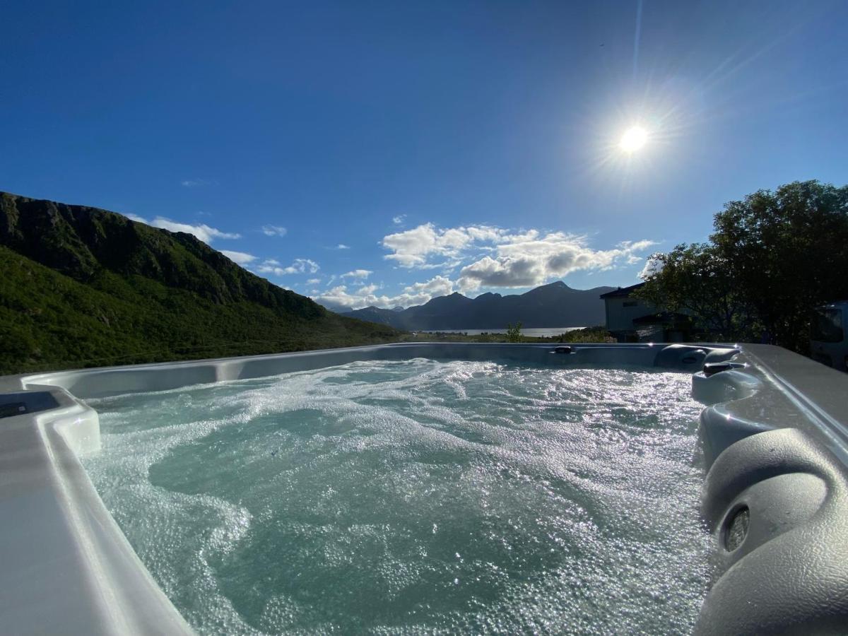 Villa Med Jacuzzi Og Nydelig Utsikt Gravdal  Exterior foto